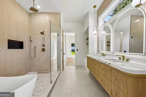 Bath - Undisclosed, Gainesville, GA 30506 photo 1 of 11