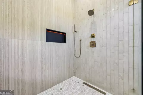 Bath - Undisclosed, Gainesville, GA 30506 photo 3 of 11