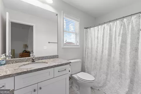Bath - 557 Lago Ct, Lagrange, GA 30241 photo 7 of 9