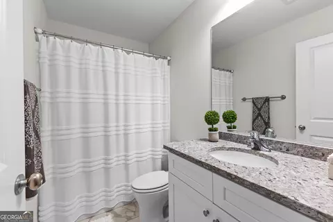 Bath - 557 Lago Ct, Lagrange, GA 30241 photo 9 of 9