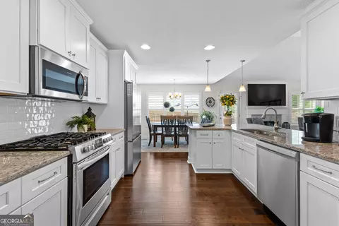 Kitchen - 557 Lago Ct, Lagrange, GA 30241 photo 2 of 2