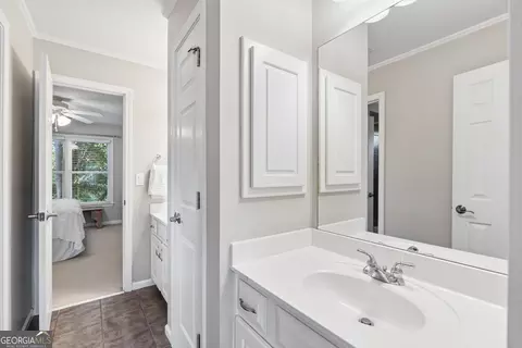 Bath - 230 Rivergate Dr, Suwanee, GA 30024 photo 5 of 7