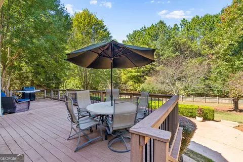 Exterior - 230 Rivergate Dr, Suwanee, GA 30024 photo 5 of 12