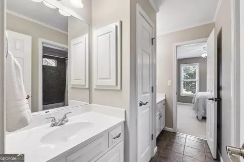 Bath - 230 Rivergate Dr, Suwanee, GA 30024 photo 6 of 7