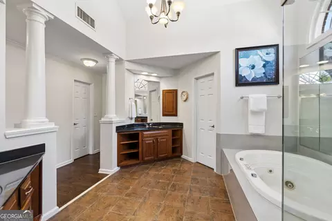 Bath - 230 Rivergate Dr, Suwanee, GA 30024 photo 3 of 7