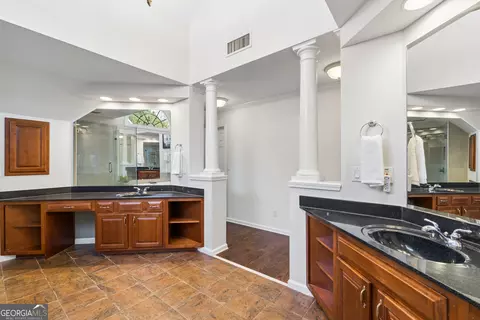 Bath - 230 Rivergate Dr, Suwanee, GA 30024 photo 2 of 7