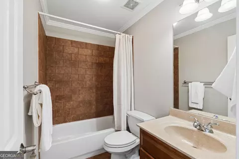 Bath - 230 Rivergate Dr, Suwanee, GA 30024 photo 4 of 7