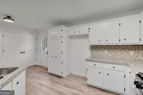 Kitchen - 284 Hobson Dr, Jasper, GA 30143 photo 5 of 5