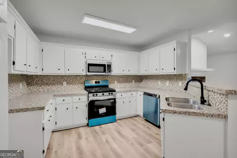 Kitchen - 284 Hobson Dr, Jasper, GA 30143 photo 2 of 5
