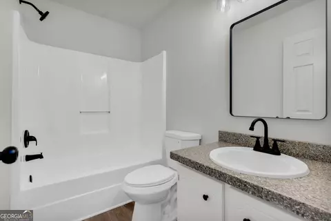 Bath - 284 Hobson Dr, Jasper, GA 30143 photo 4 of 5