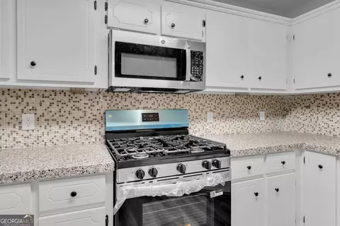 Kitchen - 284 Hobson Dr, Jasper, GA 30143 photo 3 of 5