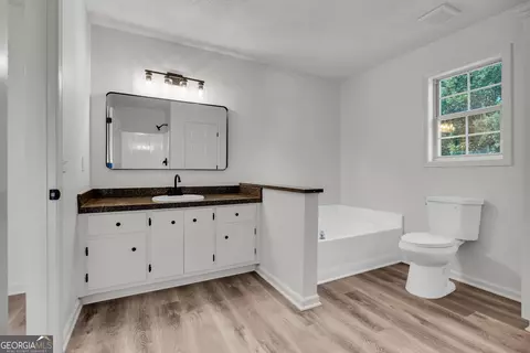 Bath - 284 Hobson Dr, Jasper, GA 30143 photo 1 of 5