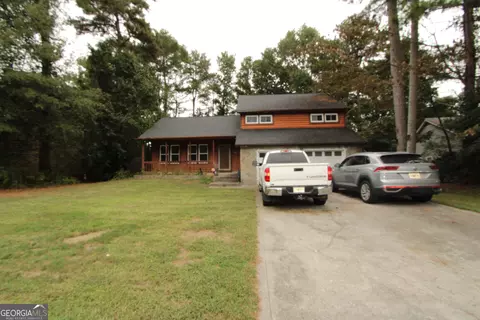832 Chapman Cir, Stone Mountain, GA 30088