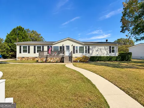 300 Arrlington Bnd, Byron, GA 31008