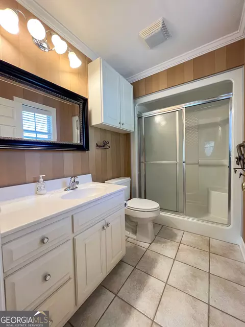Bath - 1012 Springdale Rd, Dublin, GA 31021 photo 1 of 2