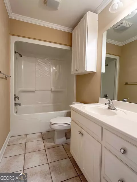 Bath - 1012 Springdale Rd, Dublin, GA 31021 photo 2 of 2