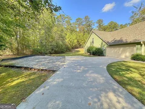 Exterior - 950 John Lovelace Rd, Lagrange, GA 30241 photo 7 of 9
