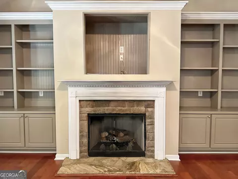 Living - 950 John Lovelace Rd, Lagrange, GA 30241 photo 3 of 5