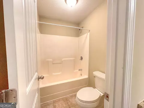 Bath - 950 John Lovelace Rd, Lagrange, GA 30241 photo 5 of 7