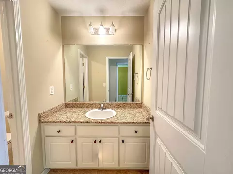 Bath - 950 John Lovelace Rd, Lagrange, GA 30241 photo 4 of 7