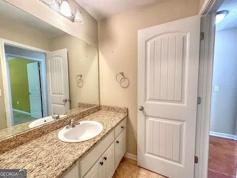Bath - 950 John Lovelace Rd, Lagrange, GA 30241 photo 6 of 7