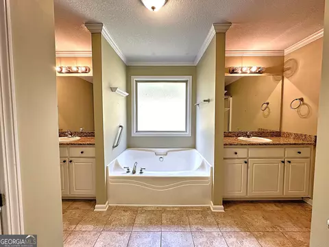 Bath - 950 John Lovelace Rd, Lagrange, GA 30241 photo 1 of 7