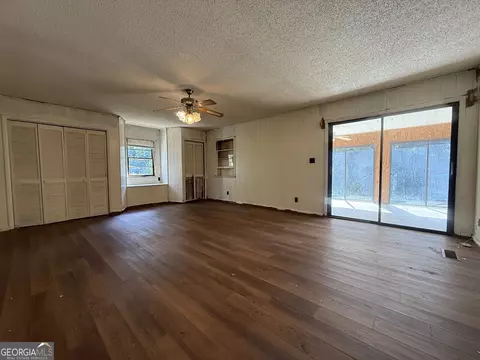 Living - 4 Poppys Ln, Toccoa, GA 30577 photo 2 of 4