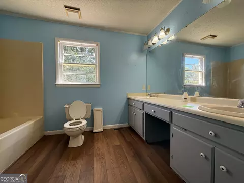 Bath - 4 Poppys Ln, Toccoa, GA 30577 photo 1 of 2