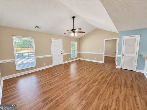 Living - 130 Pine St, Pulaski, GA 30451 photo 3 of 4