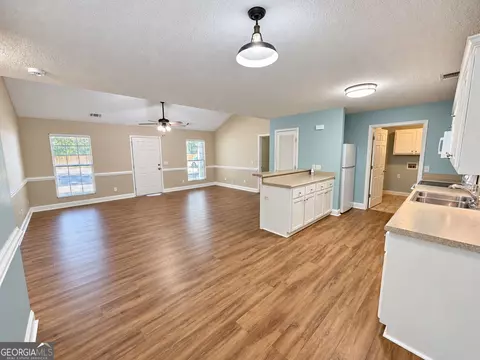 Living - 130 Pine St, Pulaski, GA 30451 photo 4 of 4