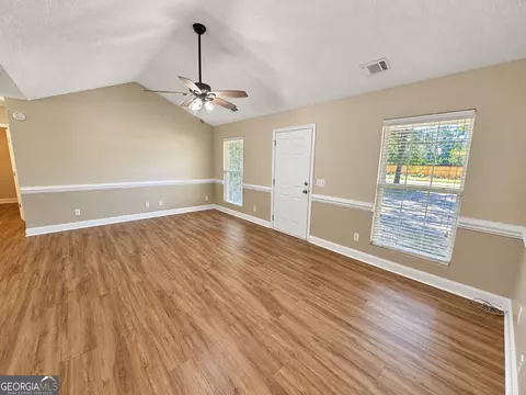 Living - 130 Pine St, Pulaski, GA 30451 photo 2 of 4