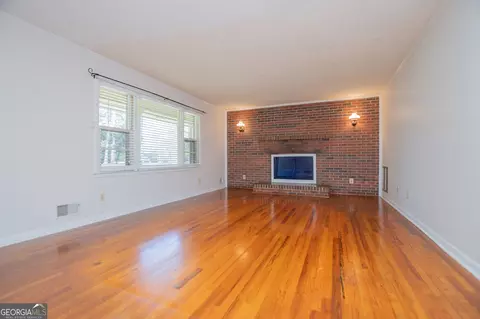 Living - 677 Upper Caldwell Rd, Bowdon, GA 30108 photo 3 of 8