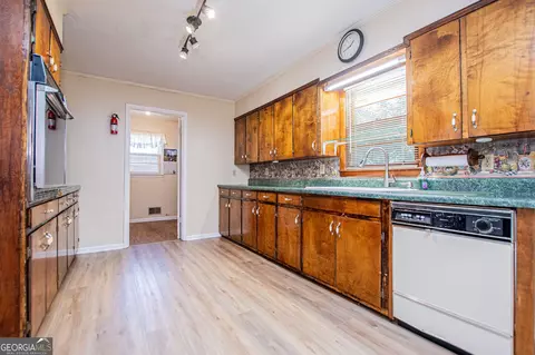 Kitchen - 677 Upper Caldwell Rd, Bowdon, GA 30108 photo 5 of 5