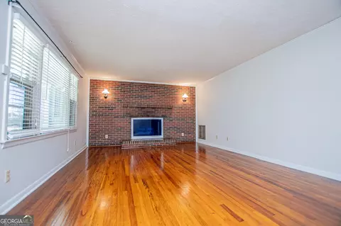 Living - 677 Upper Caldwell Rd, Bowdon, GA 30108 photo 2 of 8