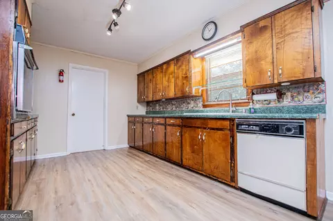 Kitchen - 677 Upper Caldwell Rd, Bowdon, GA 30108 photo 2 of 5