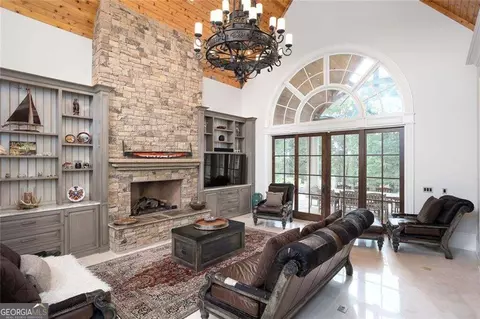 Living - 3084 George Williams Rd, Monroe, GA 30656 photo 3 of 4