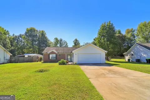22 Canterbury Dr, Grantville, GA 30220