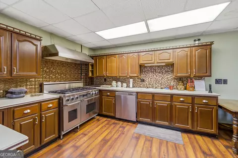 Kitchen - 401 Herrin Rd, Cornelia, GA 30531 photo 6 of 7