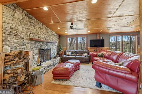 Living - 401 Herrin Rd, Cornelia, GA 30531 photo 2 of 3