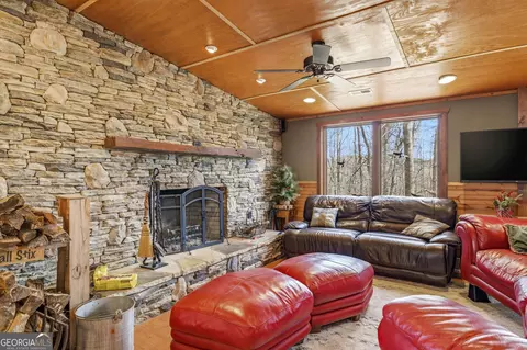 Living - 401 Herrin Rd, Cornelia, GA 30531 photo 3 of 3