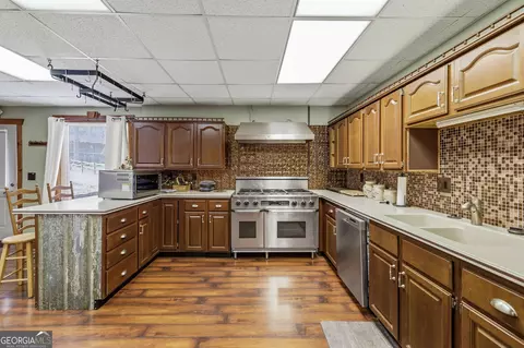 Kitchen - 401 Herrin Rd, Cornelia, GA 30531 photo 7 of 7
