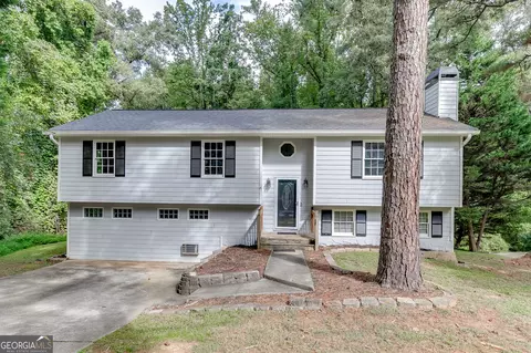 6211 Laurel Wood Trl, Flowery Branch, GA 30542