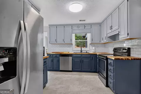Kitchen - 113 Franklin Way, Lagrange, GA 30240 photo 1 of 2