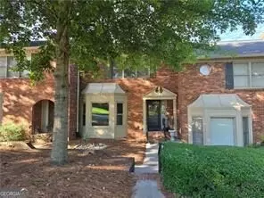 6315 Windsor Trace Dr, Peachtree Corners, GA 30092
