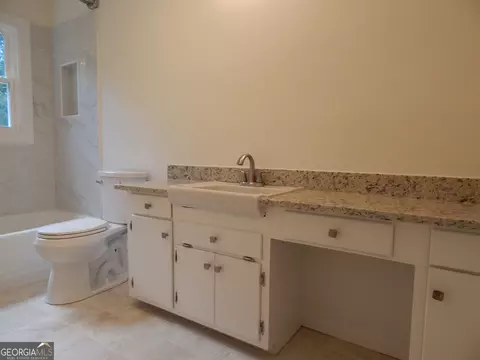Bath - 887 Cameron Mill Rd, Lagrange, GA 30240 photo 5 of 7