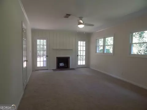 Living - 887 Cameron Mill Rd, Lagrange, GA 30240 photo 13 of 14