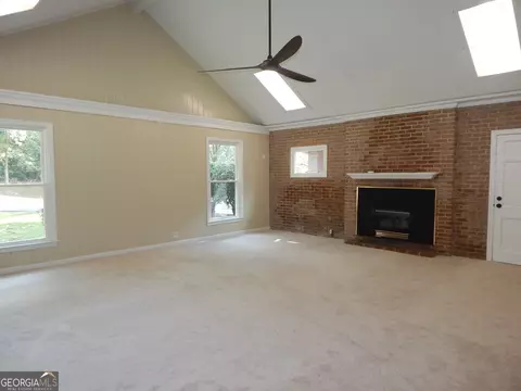 Living - 887 Cameron Mill Rd, Lagrange, GA 30240 photo 10 of 14