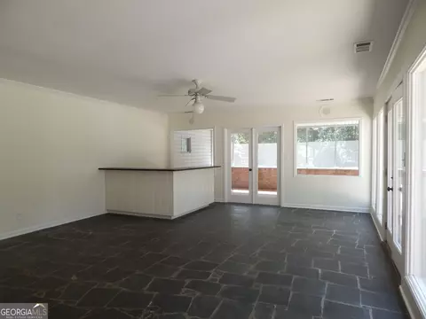 Living - 887 Cameron Mill Rd, Lagrange, GA 30240 photo 11 of 14
