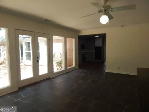 Living - 887 Cameron Mill Rd, Lagrange, GA 30240 photo 12 of 14