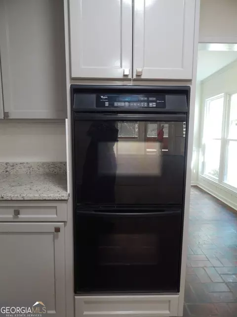 Kitchen - 887 Cameron Mill Rd, Lagrange, GA 30240 photo 3 of 5